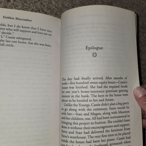 Last One Home A Novel In Large Print Softcover Book by Debbie Macomber - Picture 12 of 14